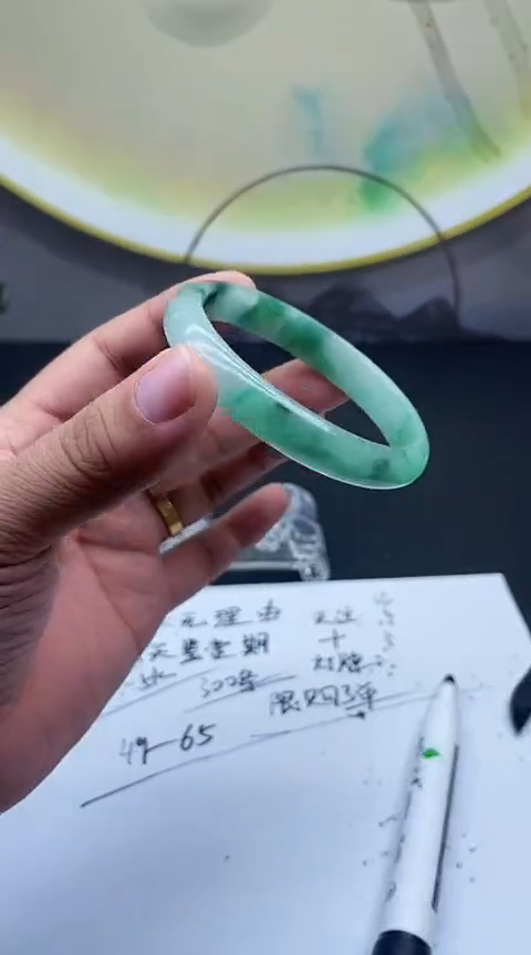 下单就是图片的手镯，放心冲！A741