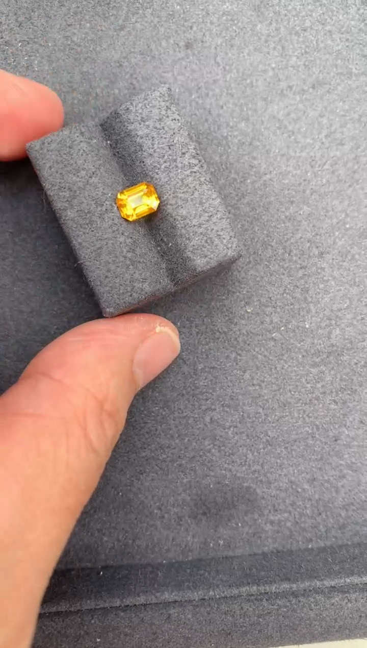 【闪购商品】彩色蓝宝石裸石未镶嵌1ct黄蓝宝