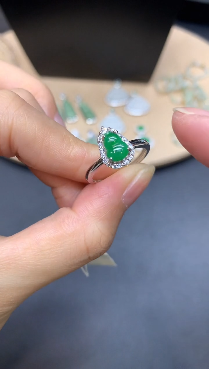 【闪购商品】翡翠戒指银S925镶嵌葫芦【无服务费】