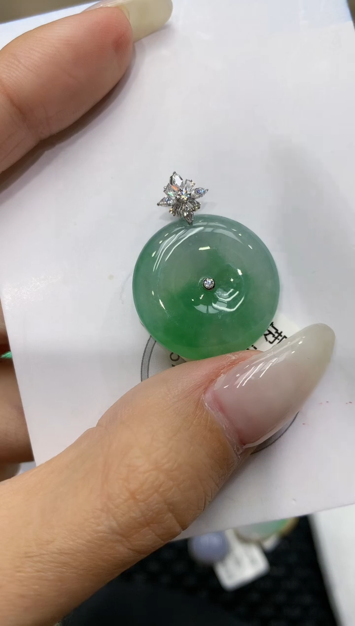 颈饰18K金镶嵌翡翠111111111111