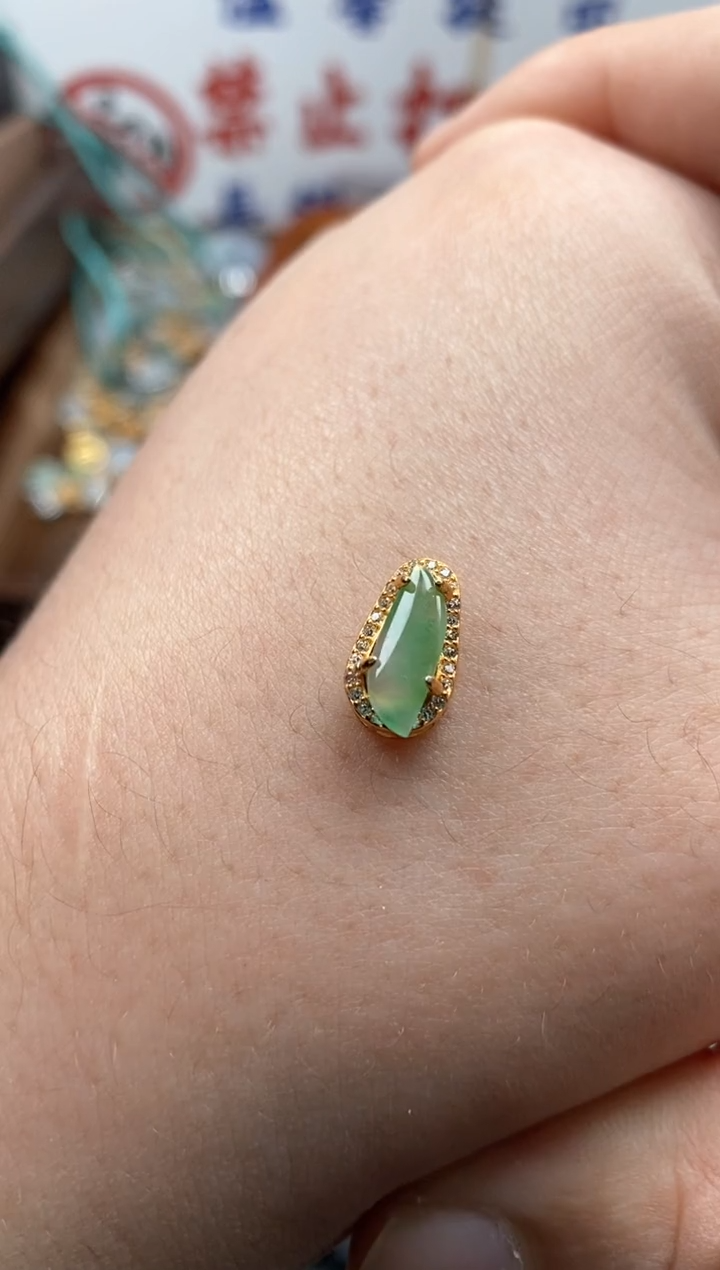 【闪购商品】翡翠颈饰未镶嵌哥哥