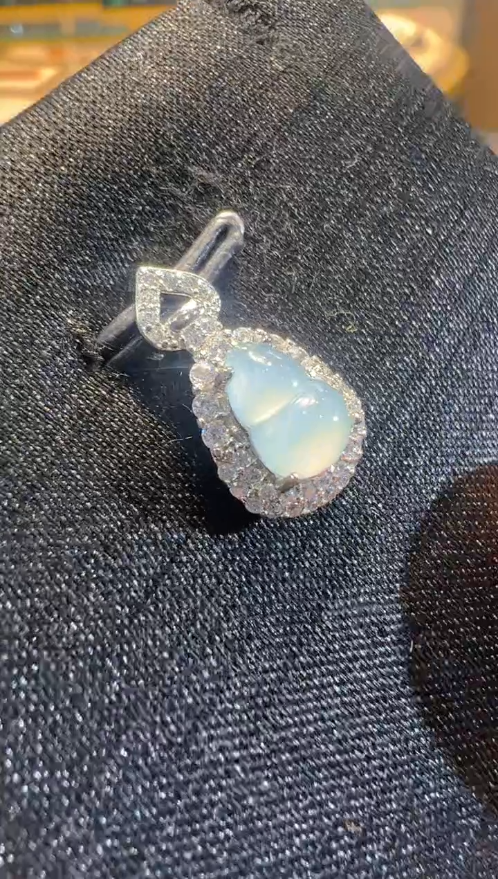 【闪购商品】翡翠吊坠(不含链)合金多样性发货一件