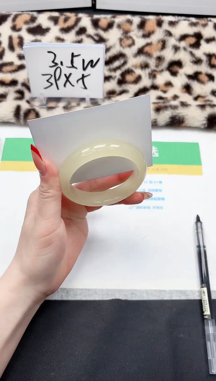 【闪购商品】石英质玉手镯未镶嵌215-56.3