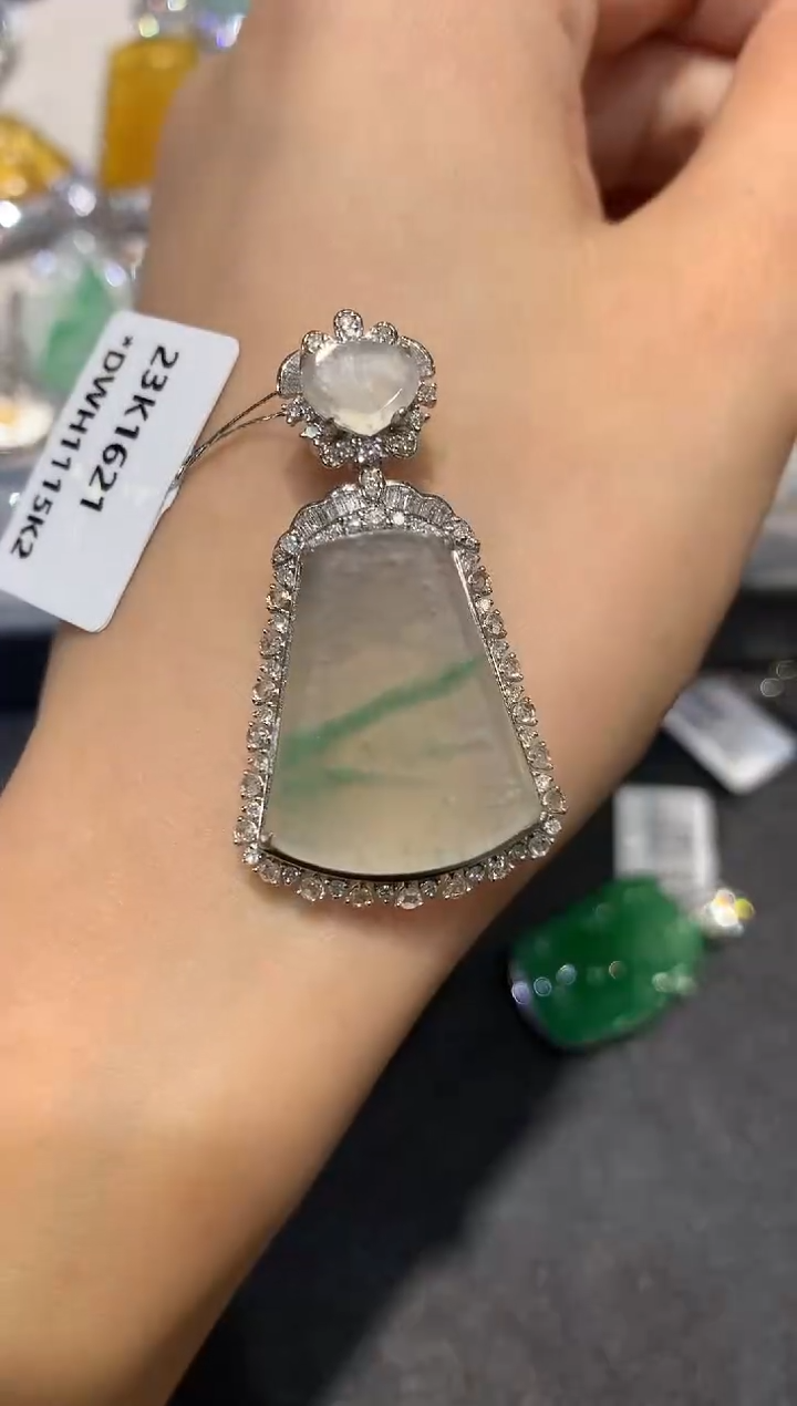 【闪购商品】翡翠吊坠(不含链)18K金镶嵌q477    