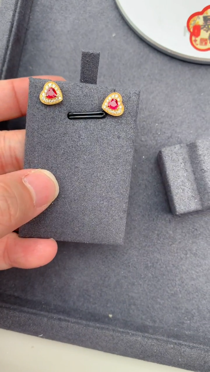 【闪购商品】红宝石耳钉18K金镶嵌47分鸽血红耳钉