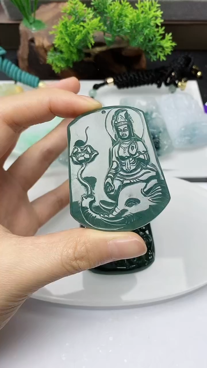 【闪购商品】翡翠颈饰未镶嵌