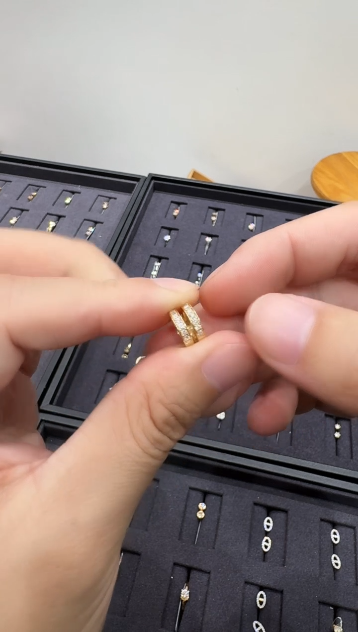 18K金镶嵌耳包钻石k黄直排耳包