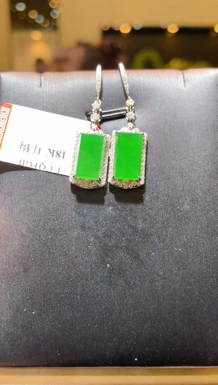 【闪购商品】翡翠吊坠(不含链)18K金镶嵌A43
