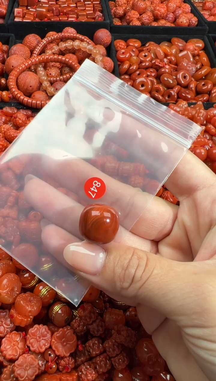 南红玛瑙未镶嵌颈饰1