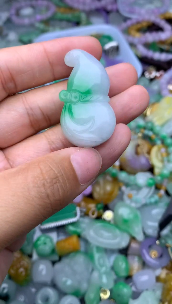 颈饰未镶嵌翡翠天然缅甸翡翠吊坠