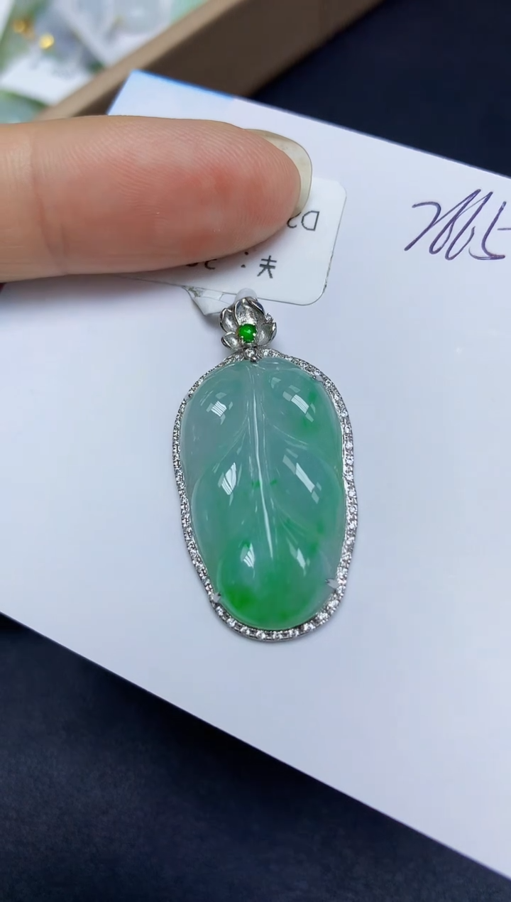 翡翠18K金镶嵌颈饰 天然翡翠A货