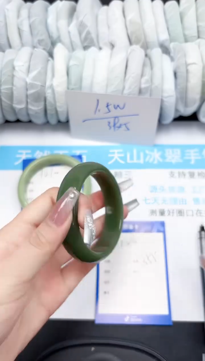 【闪购商品】石英质玉手镯未镶嵌12+-55