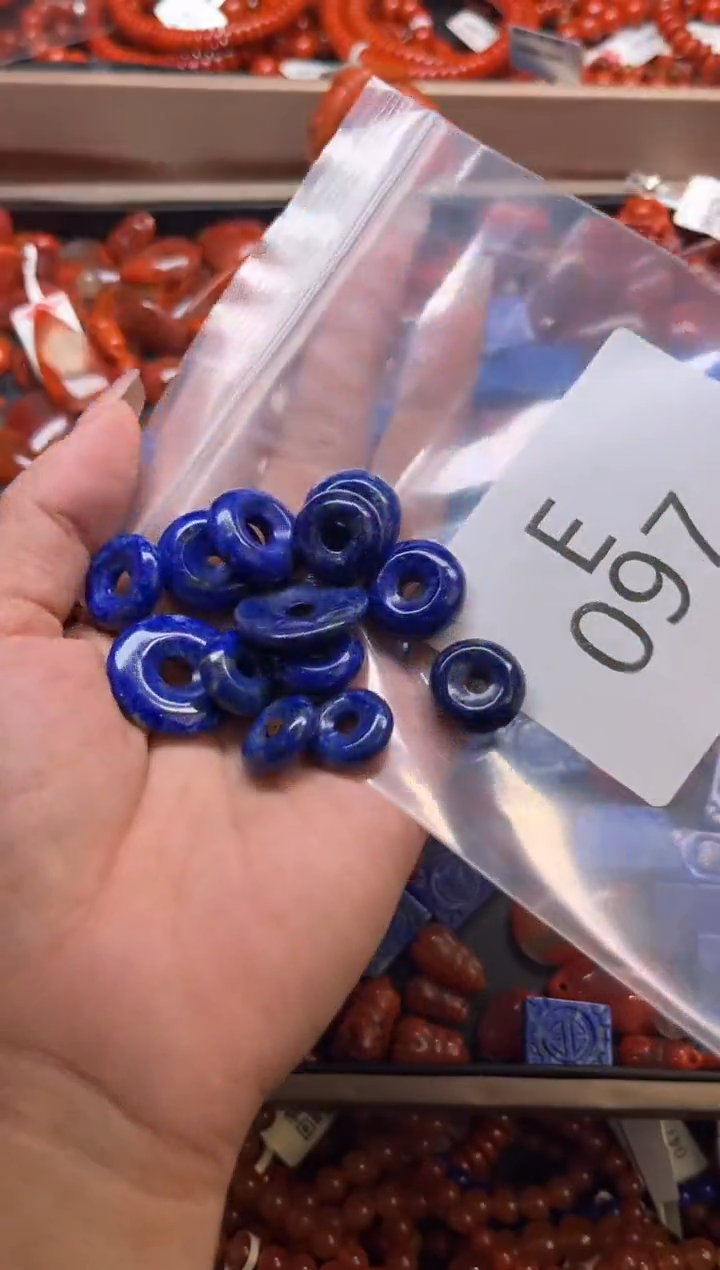 南红玛瑙未镶嵌珠宝奇石E097-一起