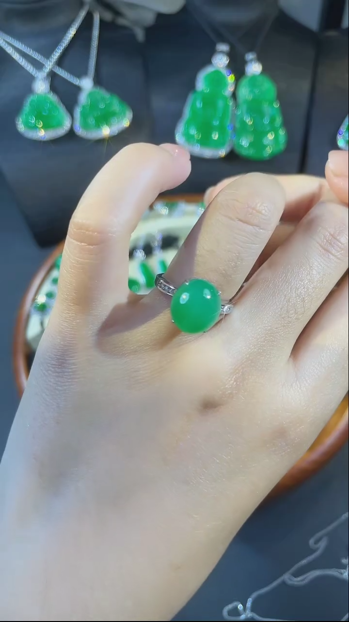 【闪购商品】翡翠戒指18K金镶嵌翡翠