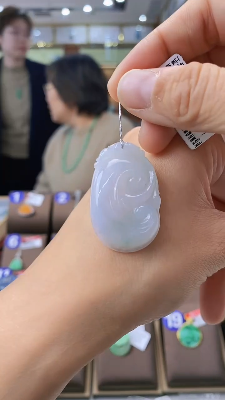 【闪购商品】翡翠颈饰未镶嵌如意