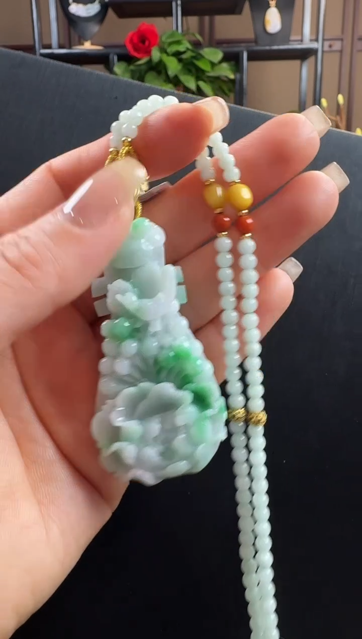 颈饰未镶嵌翡翠琵琶