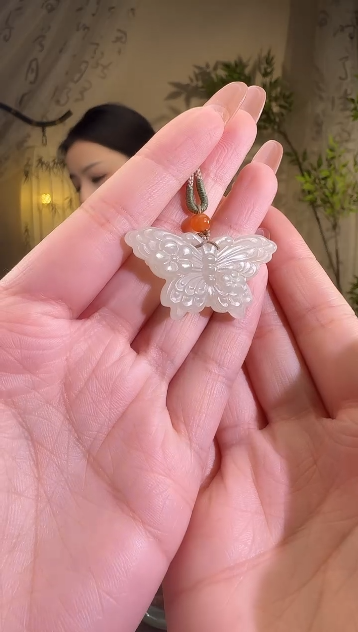 【闪购商品】和田玉颈饰未镶嵌蝴蝶