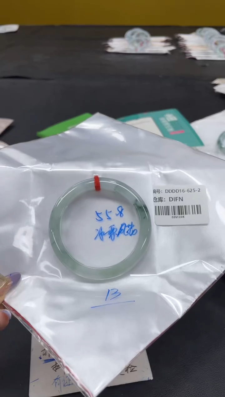 未镶嵌手镯翡翠翡翠手镯