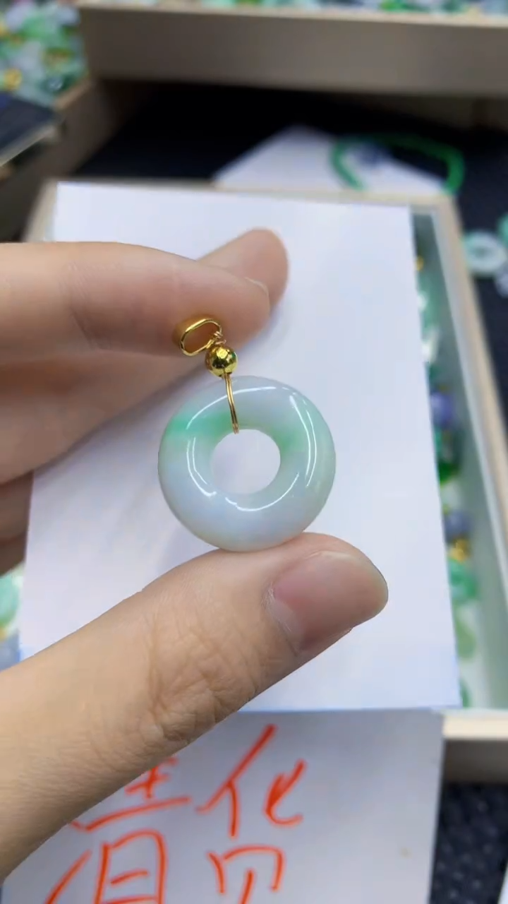 翡翠未镶嵌颈饰             1