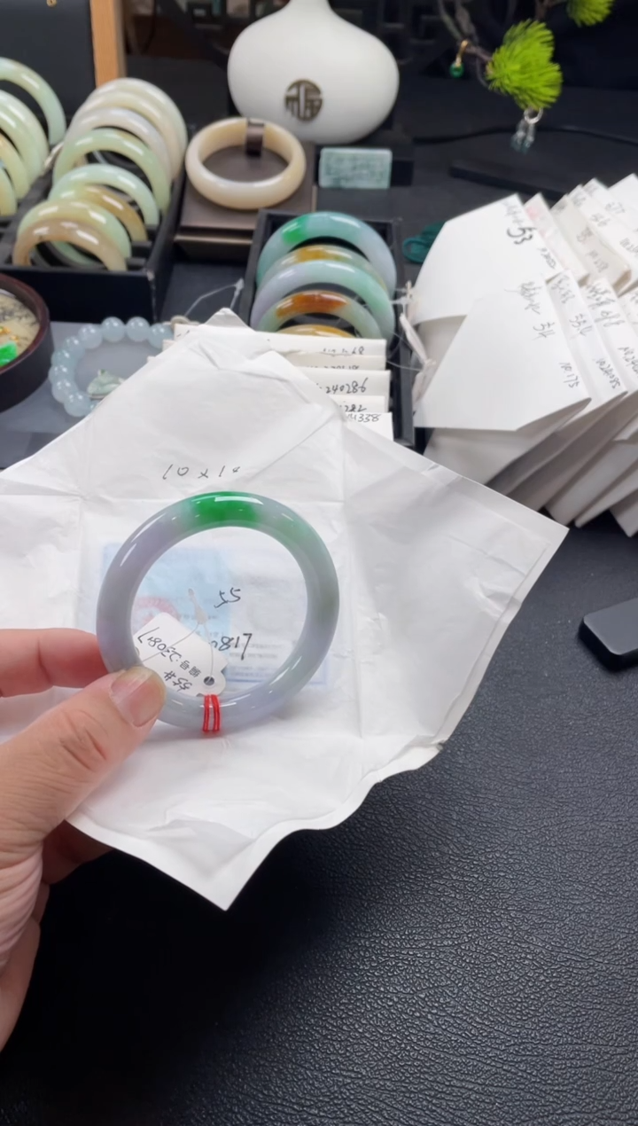 【闪购商品】翡翠手镯未镶嵌55圆条