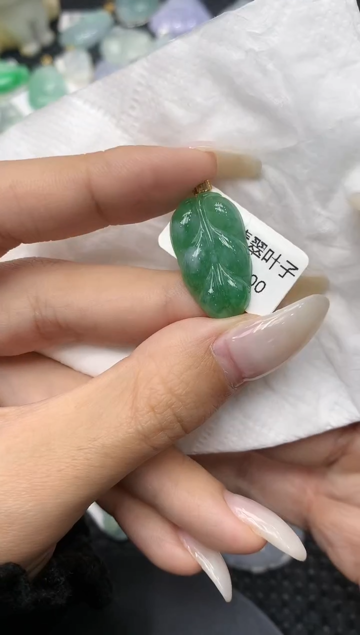 颈饰18K金镶嵌翡翠11111111111