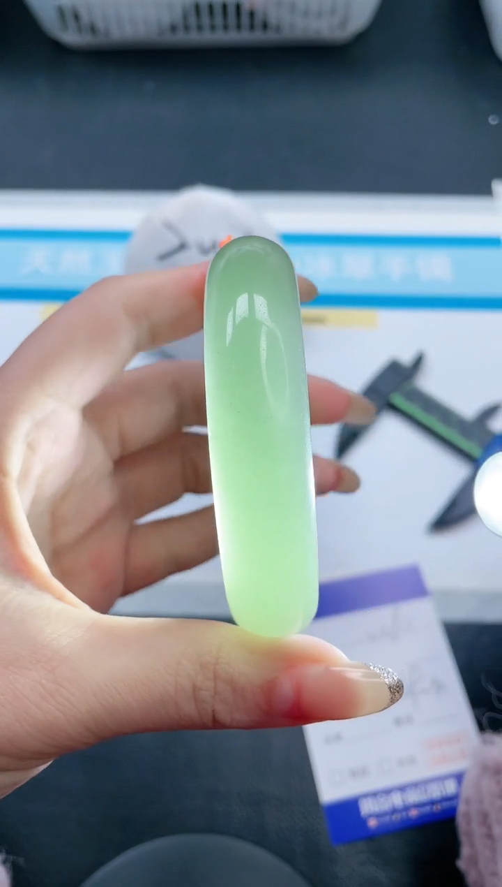 【闪购商品】石英质玉手镯未镶嵌13V160-58