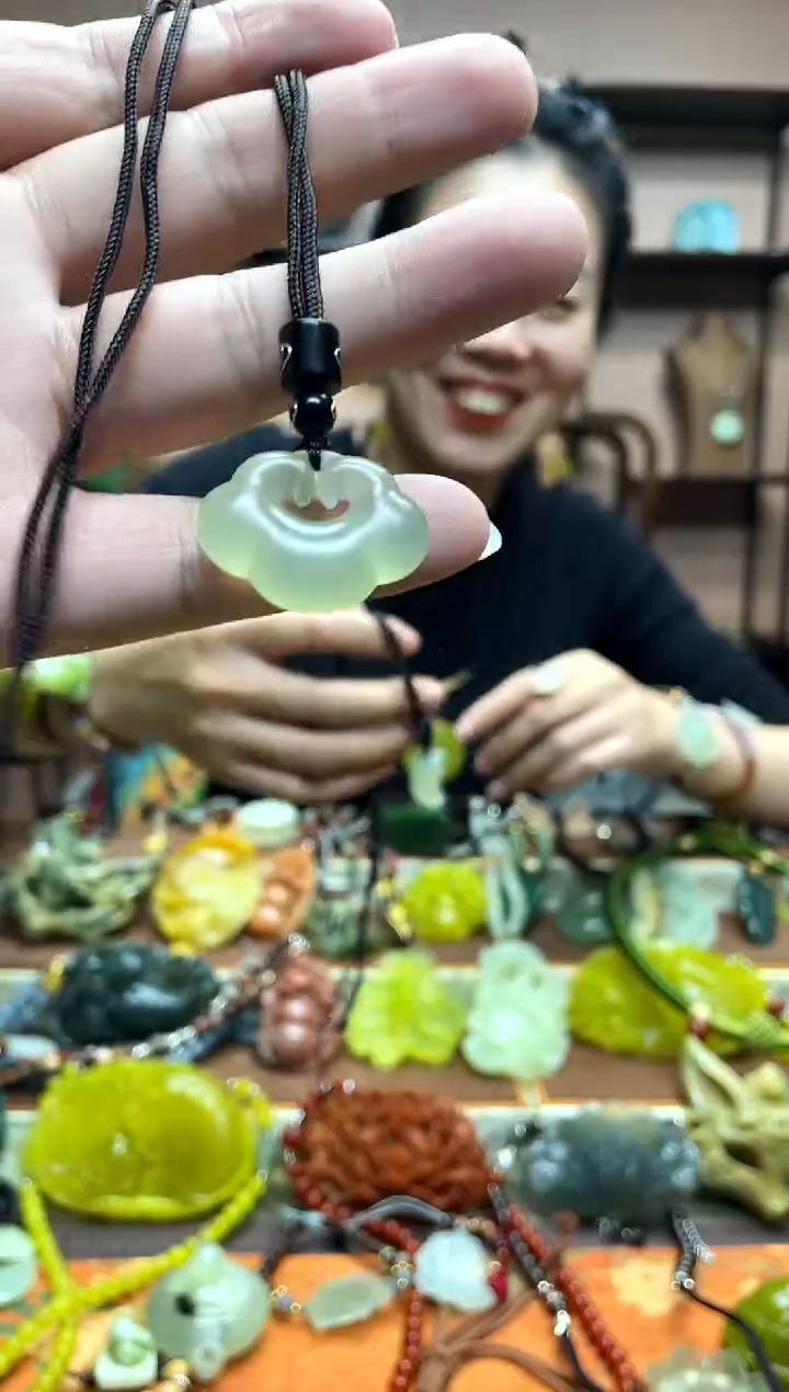 未镶嵌岫玉吊坠·1