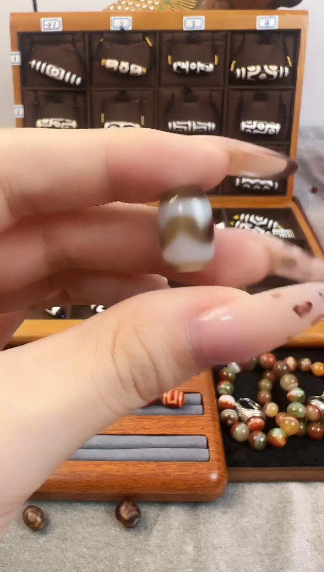 玛瑙/玉髓（覆膜）颈饰未镶嵌69.（微瑕）