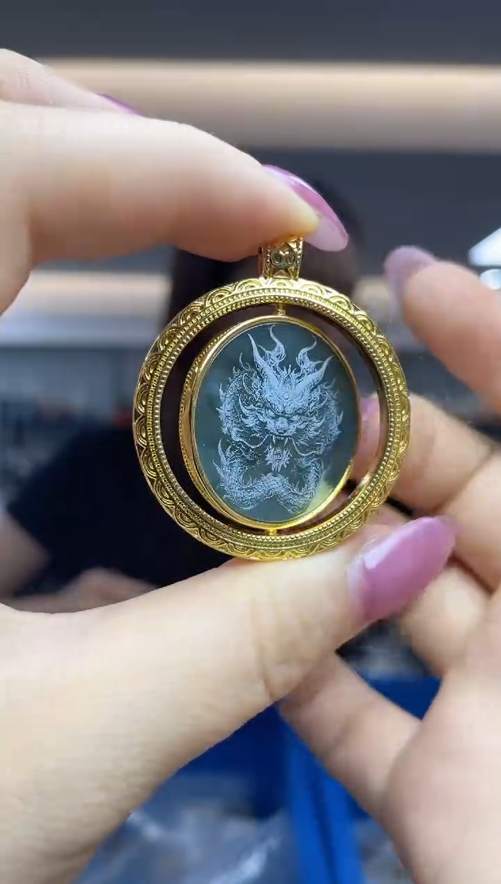 翡翠未镶嵌颈饰（多样性发一件）