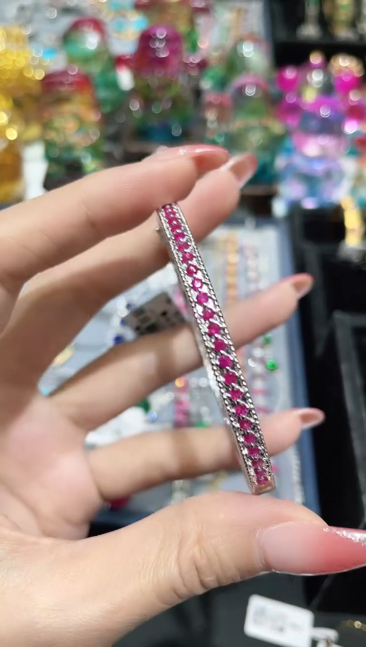 18K金镶嵌手镯红宝石手镯