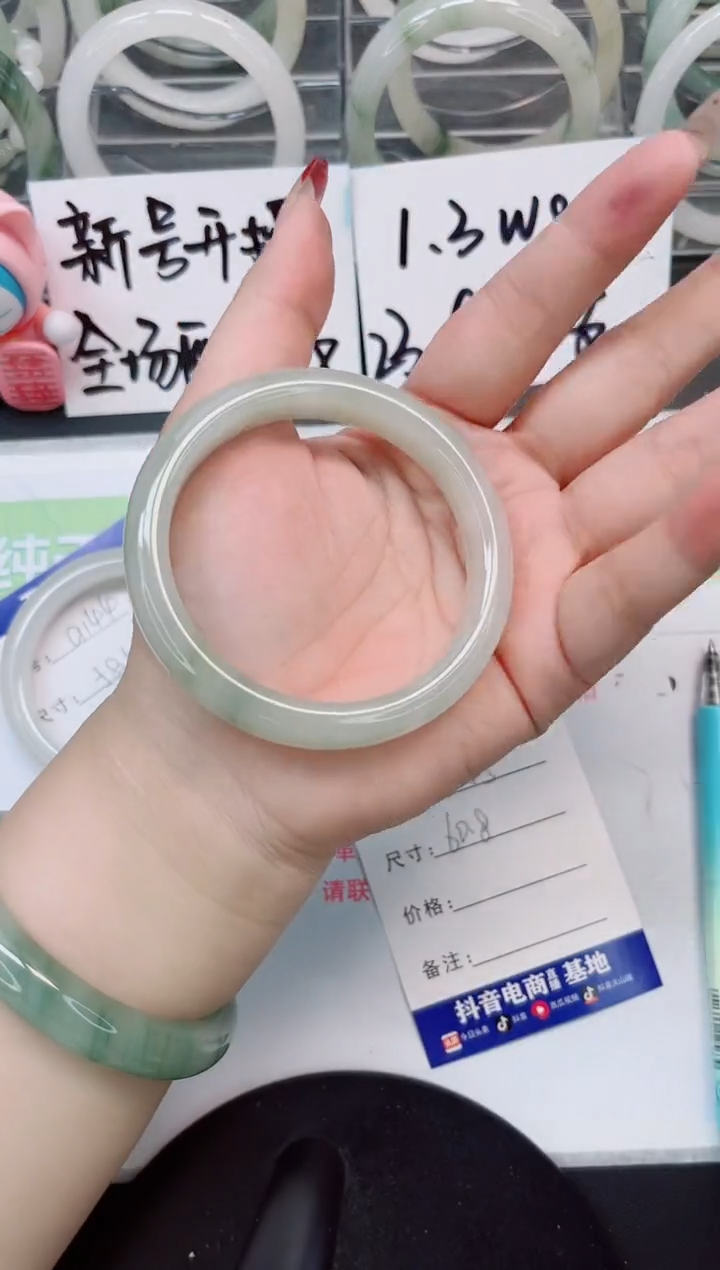 【闪购商品】石英质玉手镯未镶嵌a145