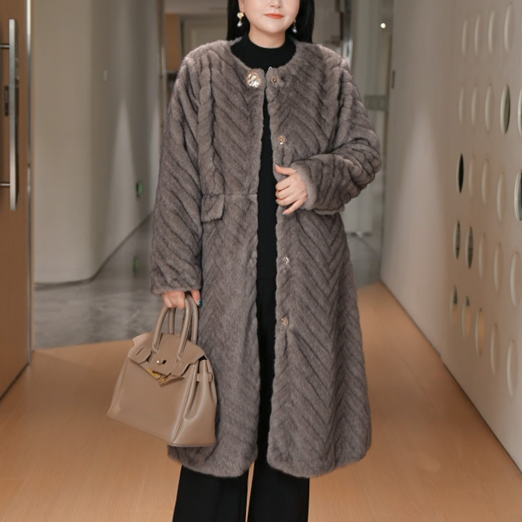 MsShe大码女装2025新款仿貂毛异形金属扣针织外套X~B2510047