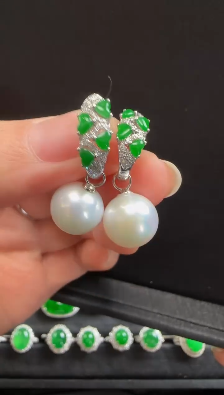 【闪购商品】翡翠耳环18K金镶嵌045心形一对