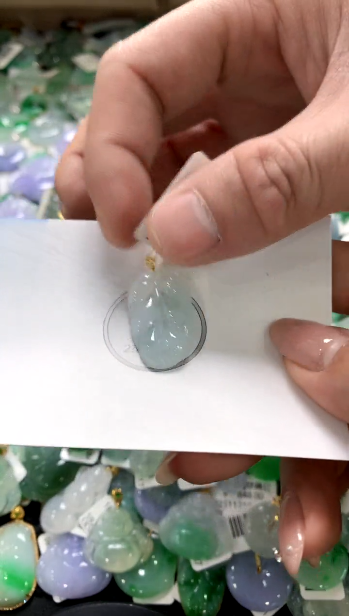 颈饰18K金镶嵌翡翠1111111111111111