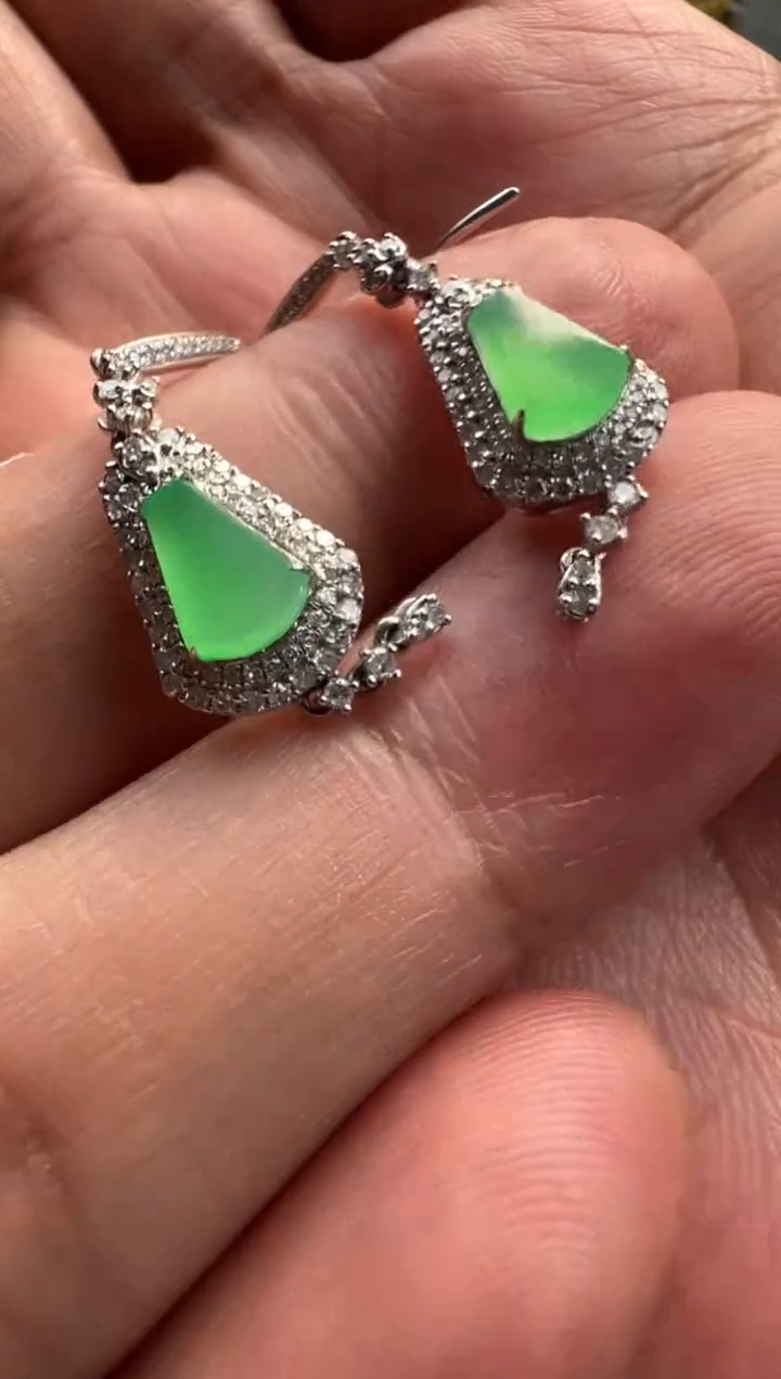 颈饰18K金镶嵌翡翠翡翠颈饰