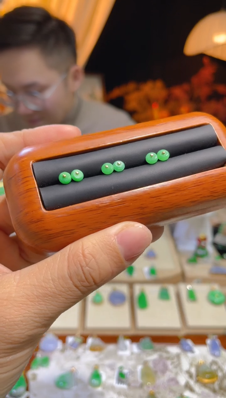 【闪购商品】翡翠颈饰18K金镶嵌多样性发货 发其一