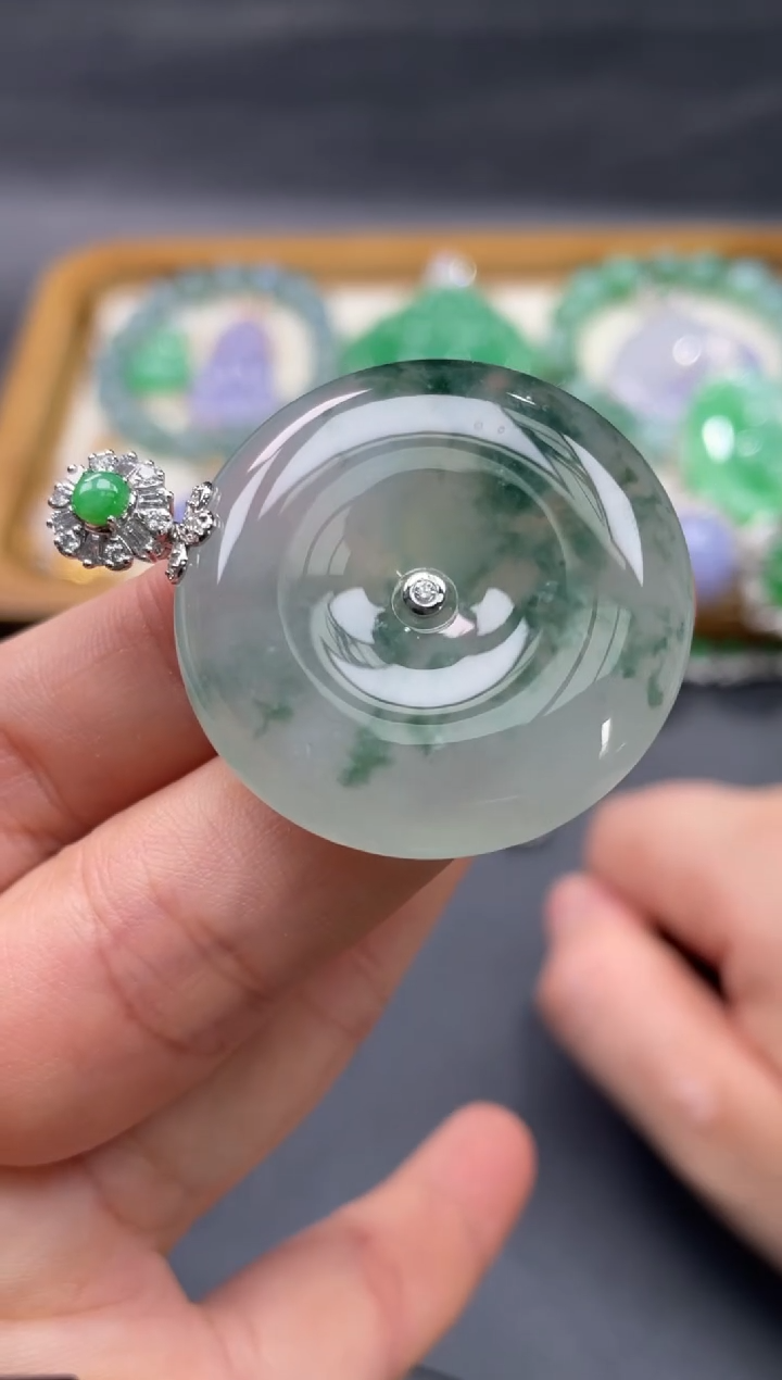 【闪购商品】翡翠颈饰18K金镶嵌60........