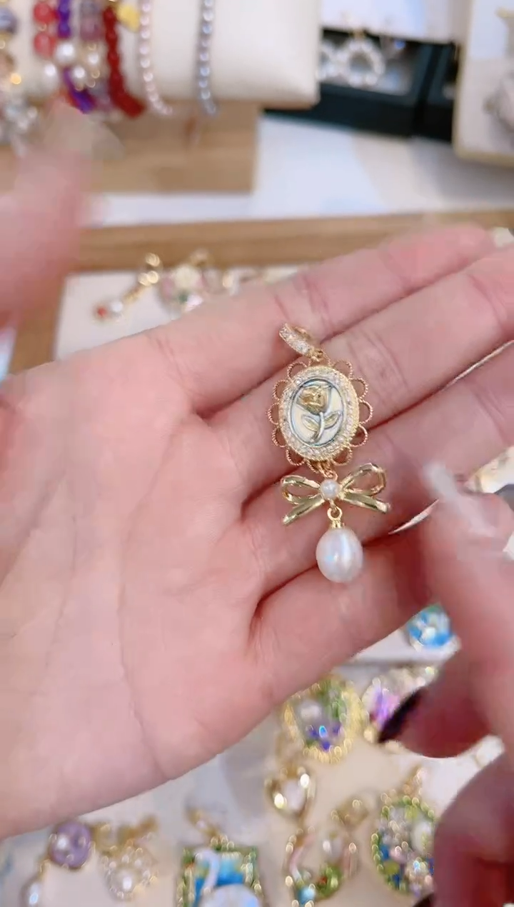 【闪购商品】淡水珍珠颈饰合金吊坠