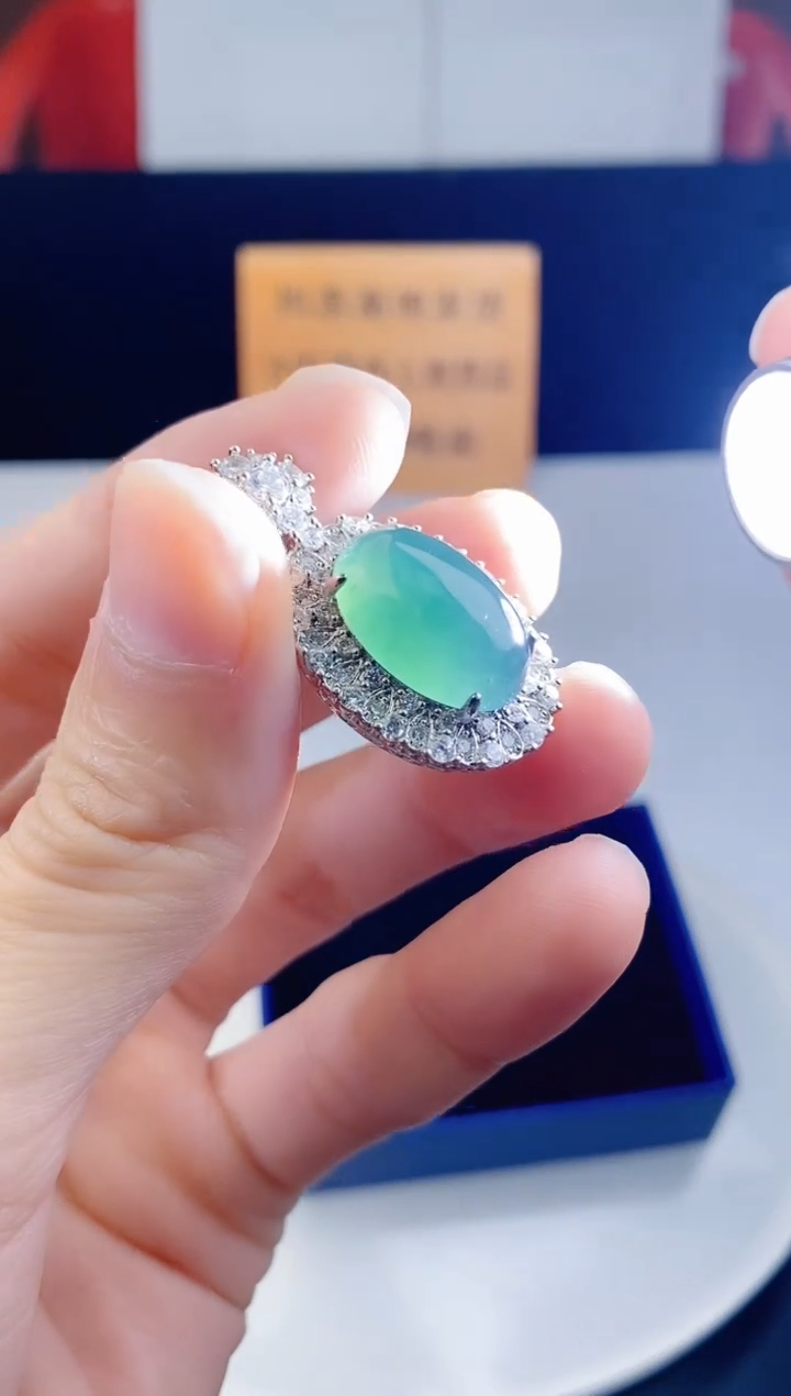 颈饰未镶嵌翡翠   