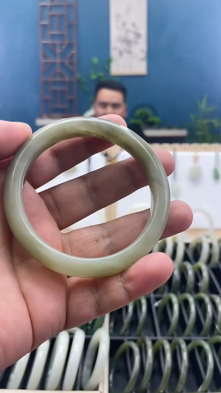 【闪购商品】和田玉手镯未镶嵌60圈口编号09