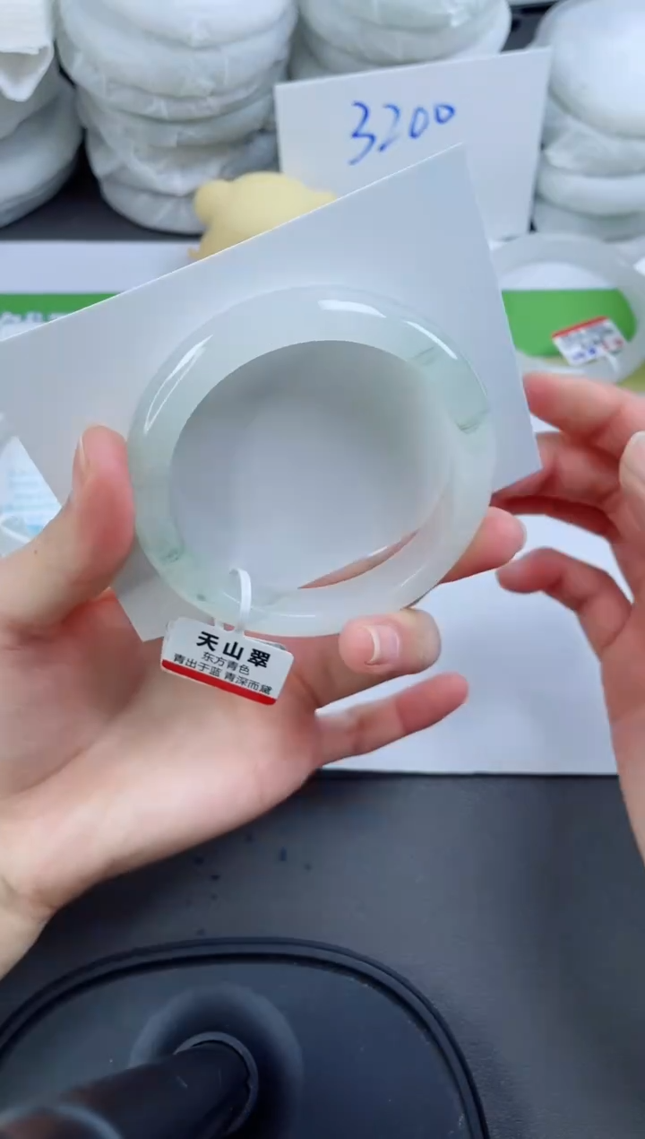 【闪购商品】石英质玉手镯未镶嵌31-56.3