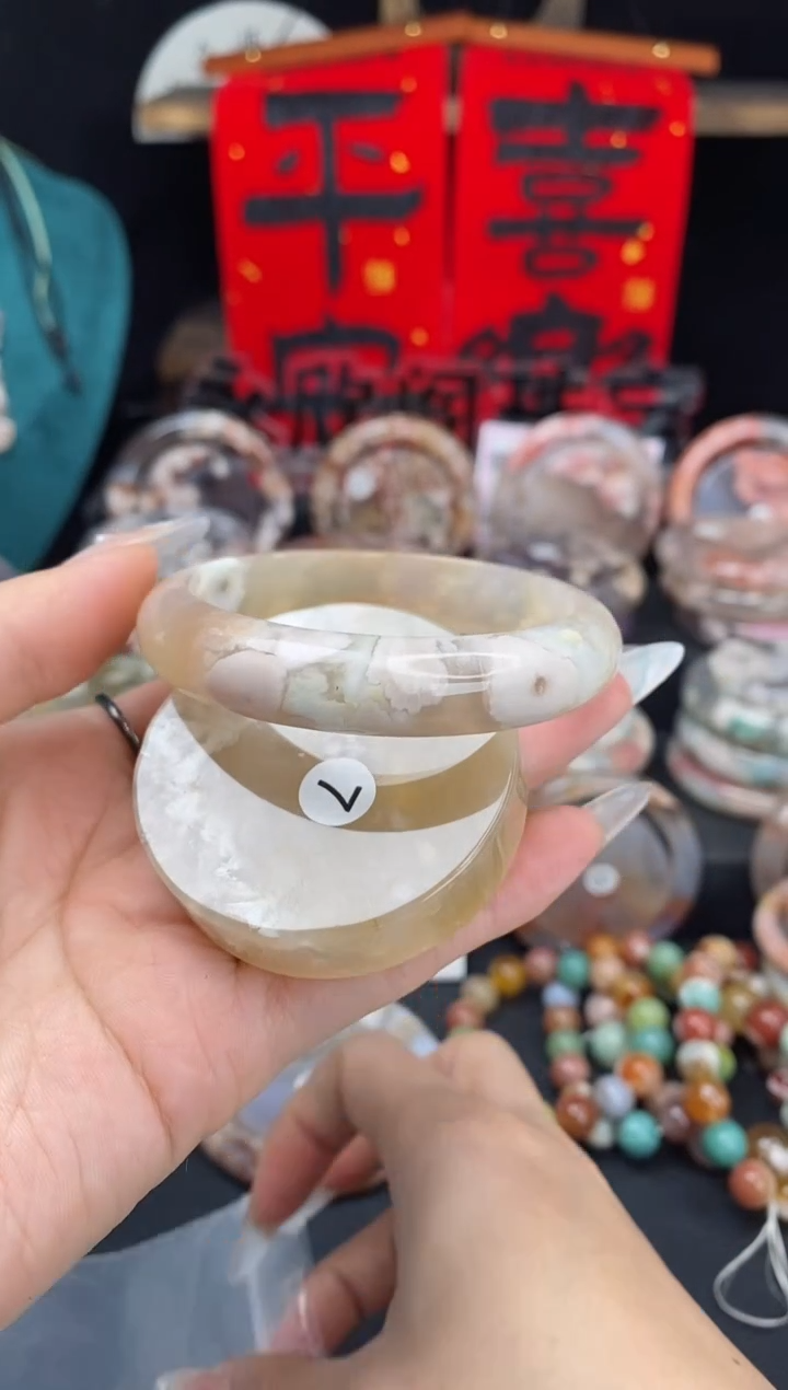 【闪购商品】石英质玉手镯（圆镯）未镶嵌54