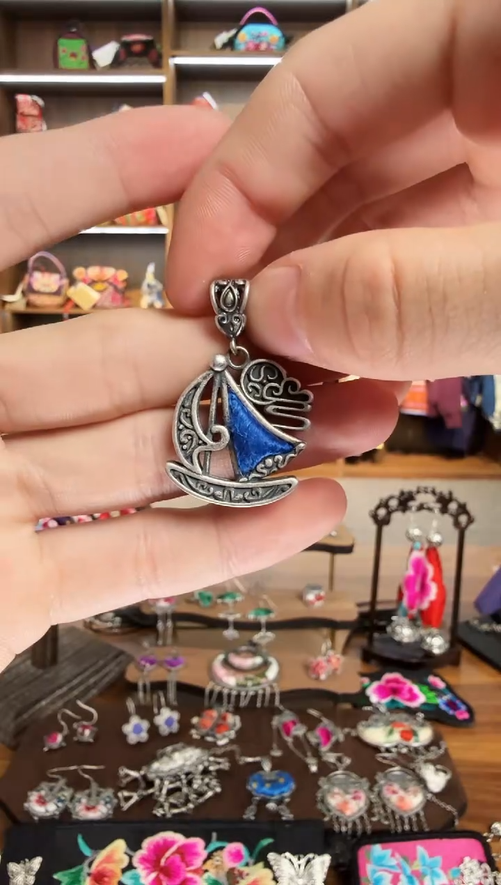 【闪购商品】织绣120蒙阿苏苗绣传承