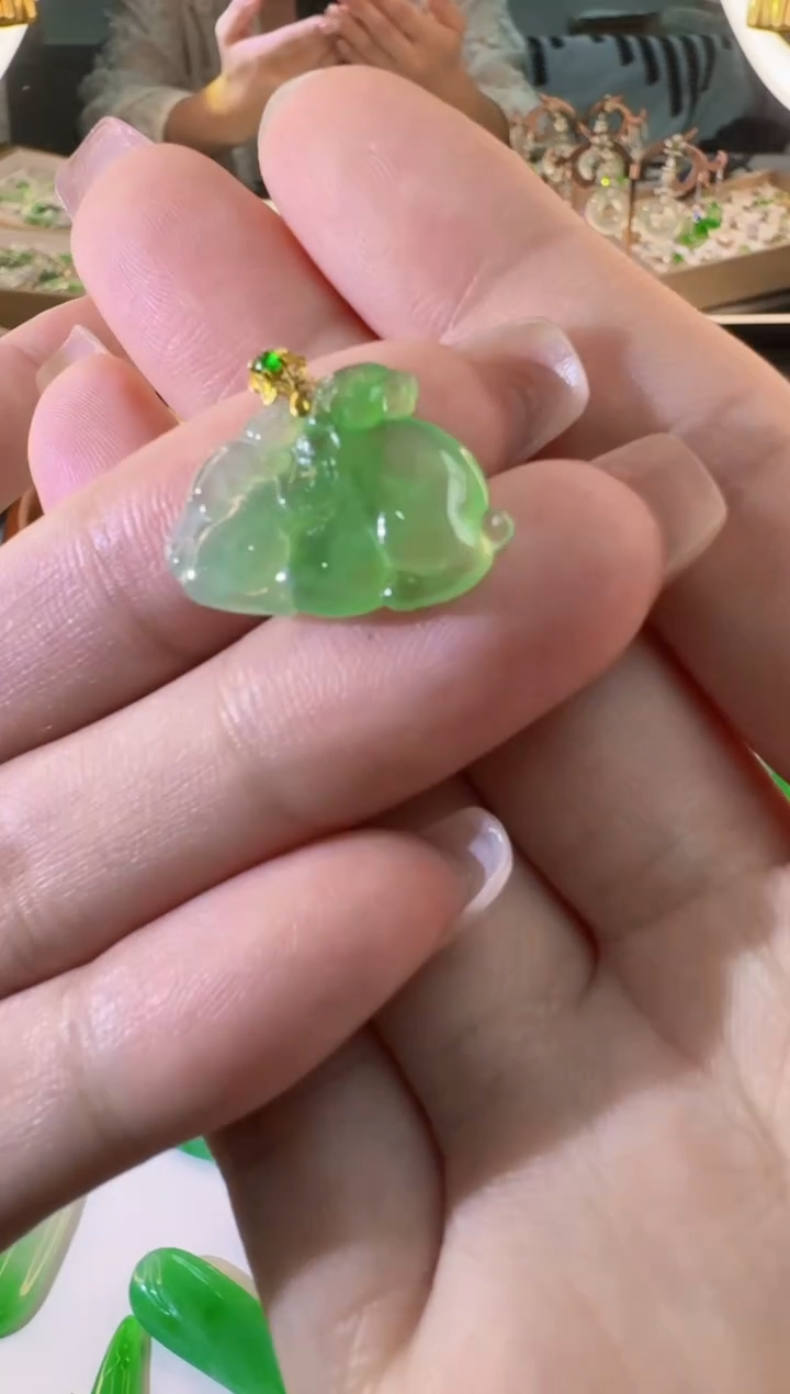 【闪购商品】翡翠18K金镶嵌颈饰缅甸翡翠A货吊坠