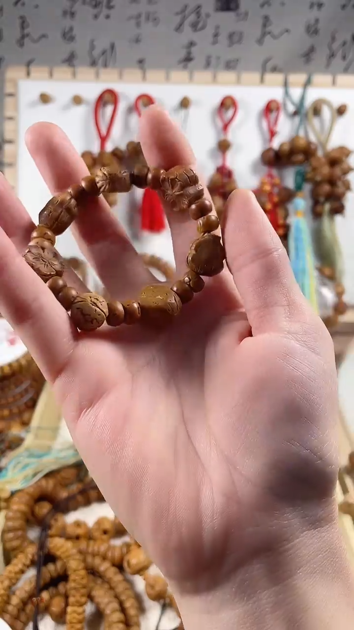 不****?纯手工雕刻多宝药片手串16.5手围
