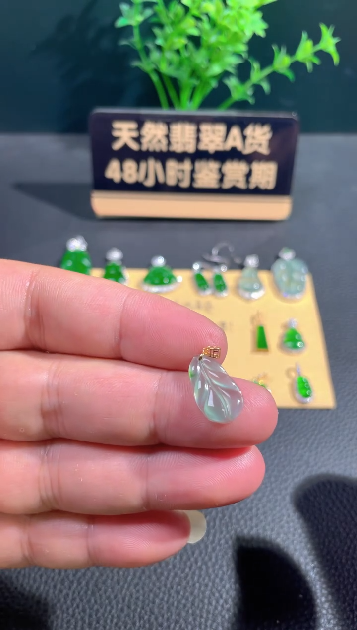 【闪购商品】翡翠颈饰18K金镶嵌翡翠