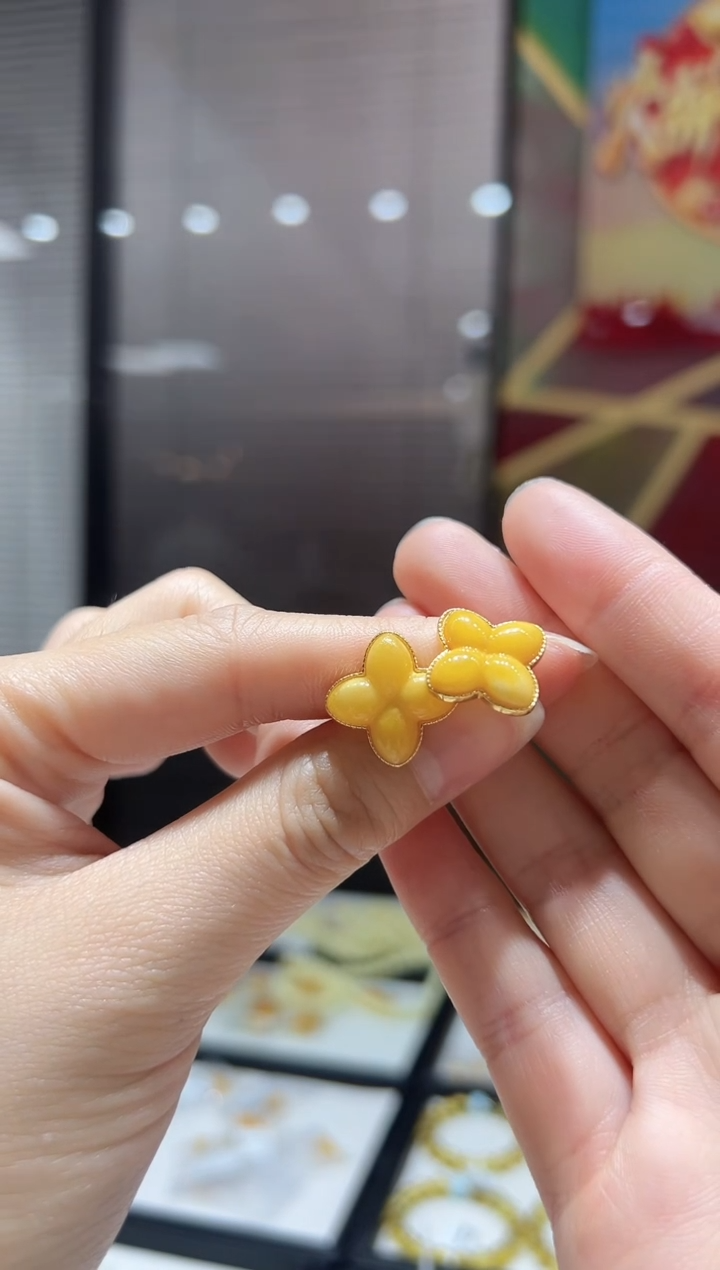 【闪购商品】蜜蜡耳饰银S925镶嵌XR6212蜜蜡耳钉