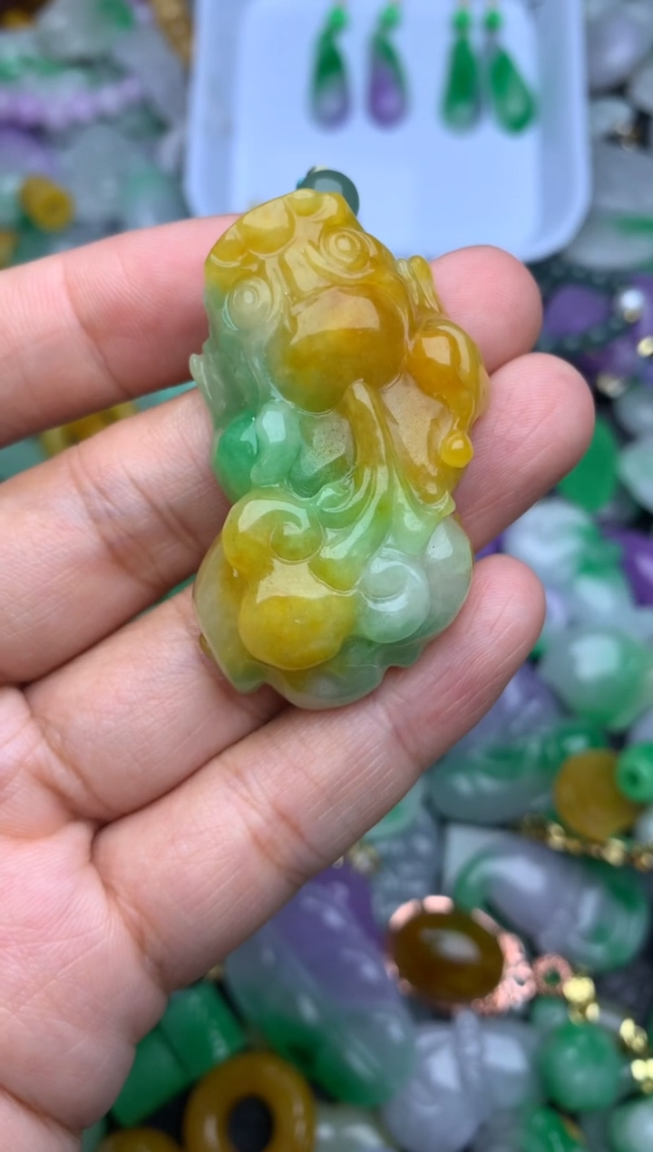 颈饰未镶嵌翡翠天然缅甸翡翠吊坠