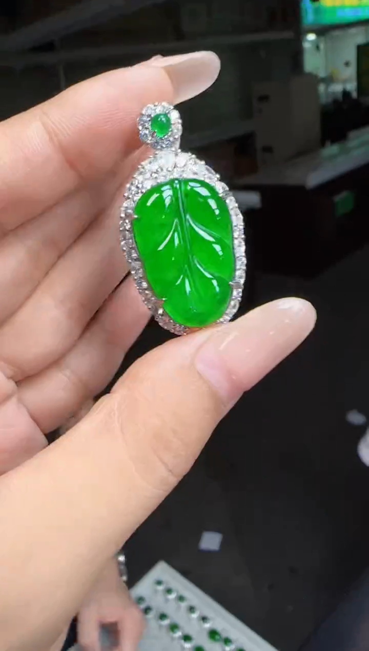 定制翡翠未镶嵌翡翠吊坠118