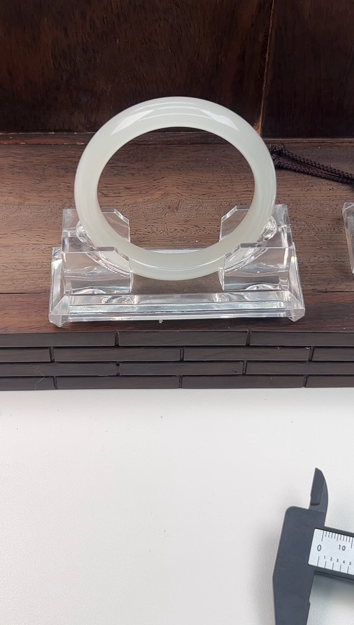 【闪购商品】和田玉手镯未镶嵌55